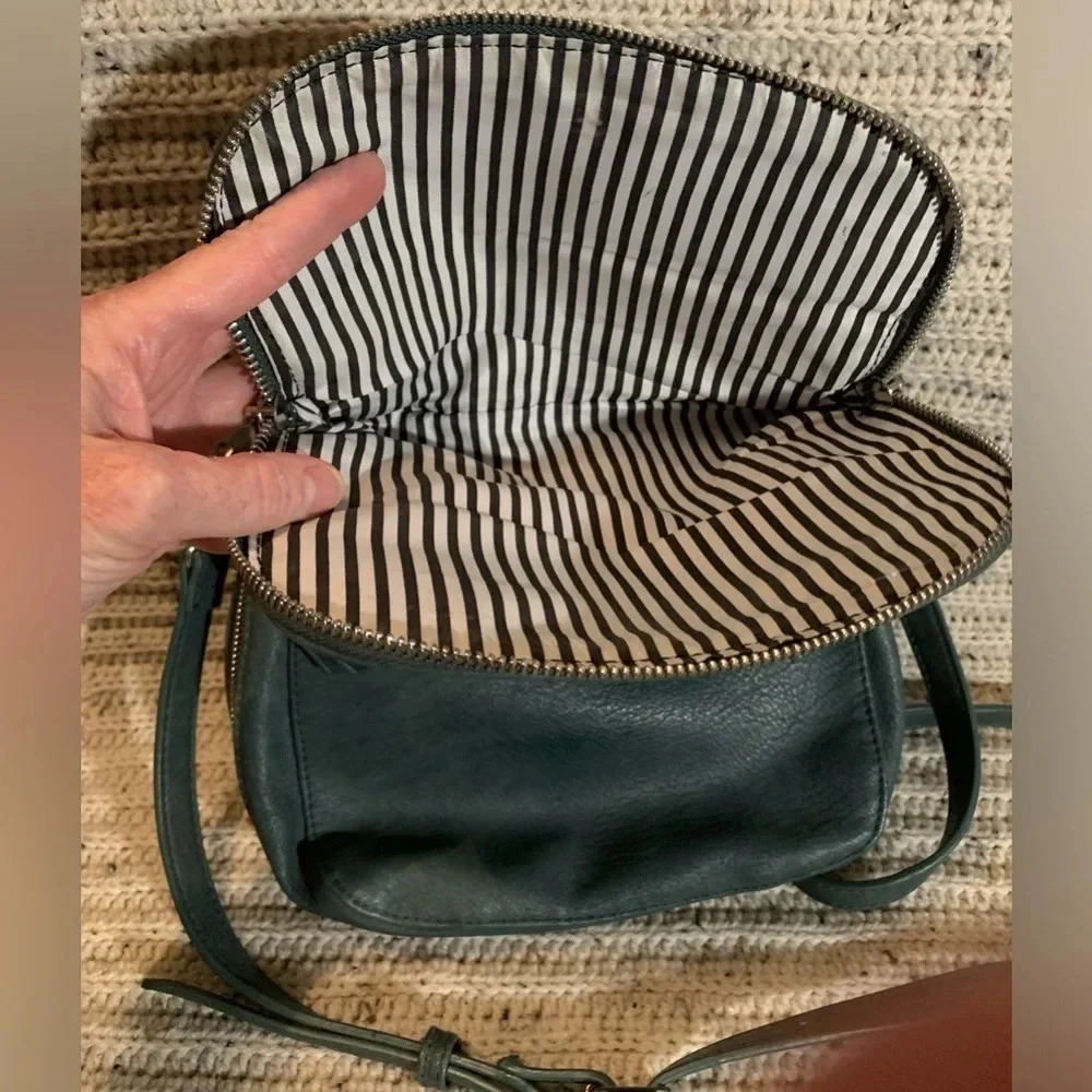 Urban Expressions crossbody Leather adjustable strap purse/handbag - Picture 3 of 9